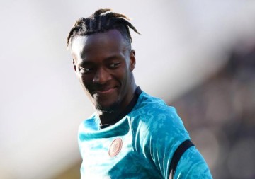 世界杯客户端升级说明-罗马重金签亚伯拉罕 前蓝军中锋能否助穆帅起飞?